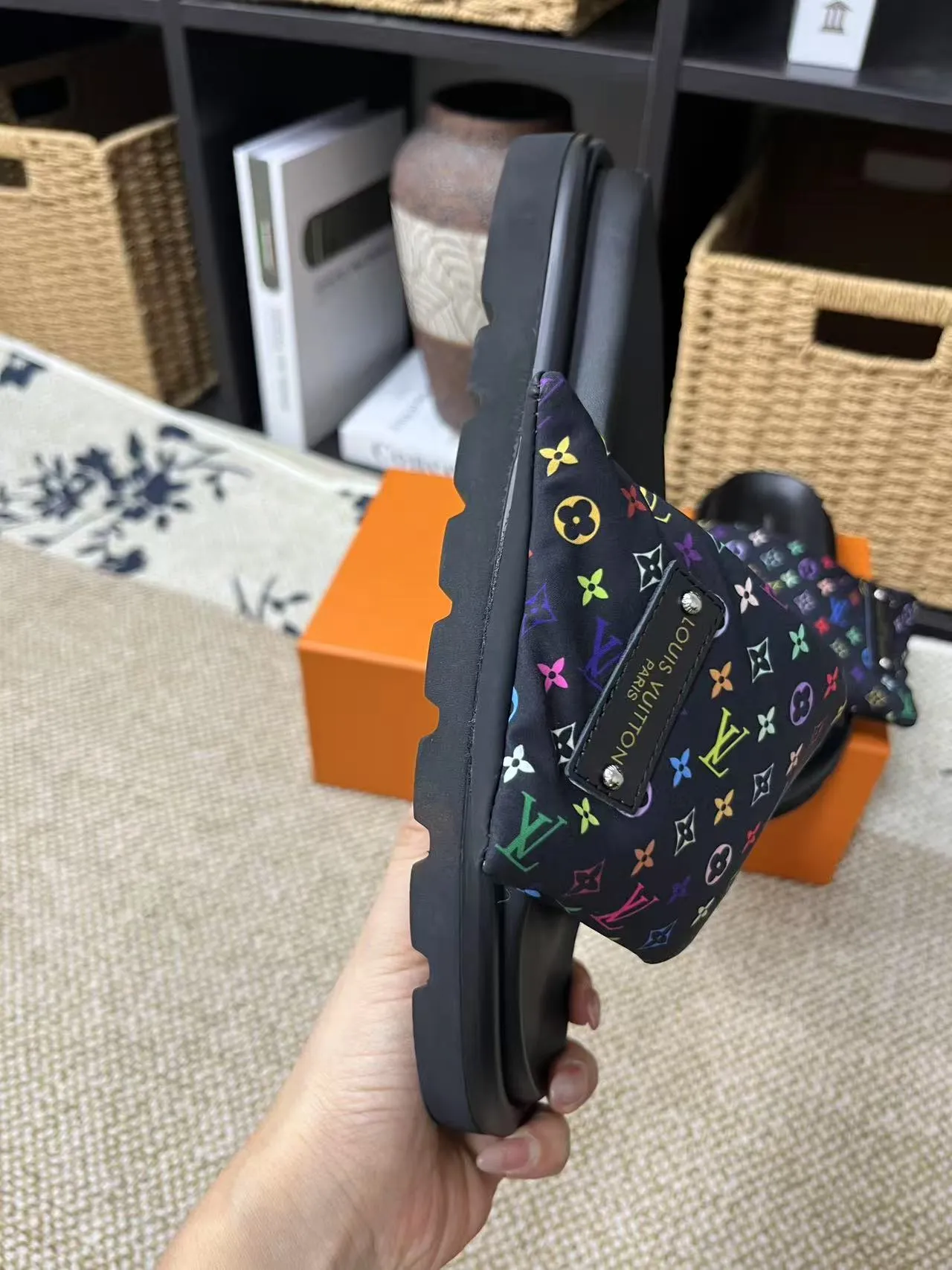 P340 yuan LV Louis Vuitton Full of high-end feel! A popular model among bloggers at home and abroad, it’s retro and fashionable, and looks stunning on your feet! Mainly recommended model on the official website★ ━━━━━ ЅᏇєєt ━━━━━ ▪️Upper: original calfskin ➕5D printing process ▪️Inner: imported mixed sheepskin ▪️Outsole: original molded foam outsole ▪️Size: Female 35-40 Men's 39-44 (women's 41 men's 45)